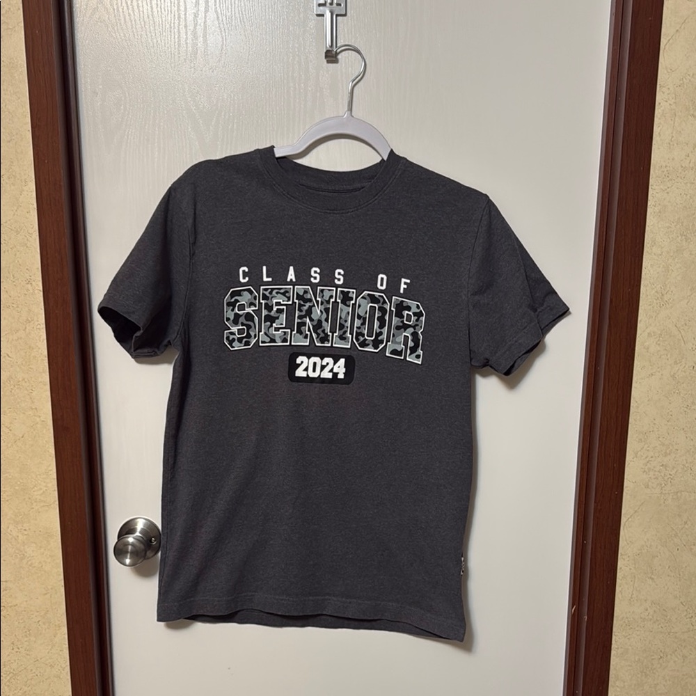 Josten’s Gray Senior Class 2024 Men’s T-Shirt Size M